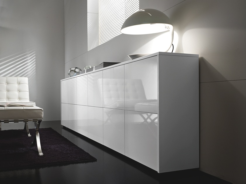 Mobile basso portadocumenti ante battenti bianco lucido cm. 270x45,6 h76,8 - AM 31